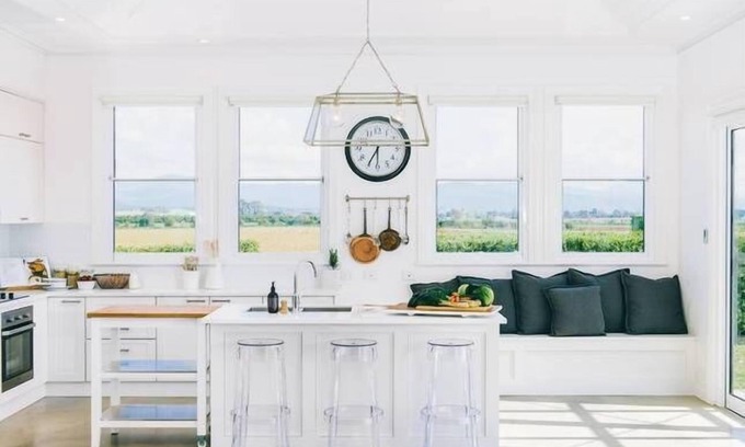Hagley House | Elegant Quamby Home with Kitchen and Perfect 10/10 Rating
