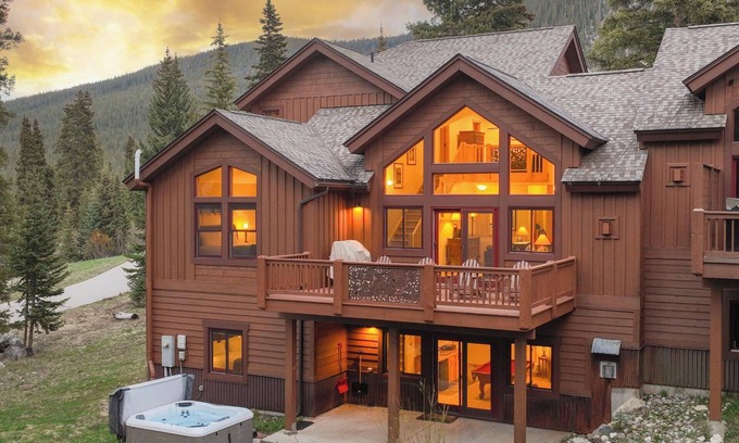 Blue River House | Experience Quandary Mountain Retreat: Hot Tub & Pool Table