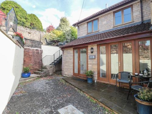 Cheddar House | Inviting Quarry Cottage: Family-Friendly with 9.2/10 Rating