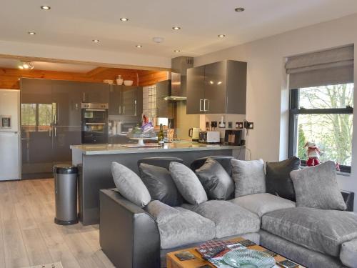 Ledbury House | Quarry Lodge: 4-Star Retreat with Hot Tub & Pet Friendly
