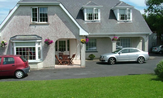 Killeshin Bed & Breakfast | Inviting Quarry Ridge B&B with Hot Tub & Breakfast