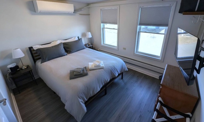 Old Lyme Apartment | Quarterdeck at Soundview · Beach+Ocean+Sunrise