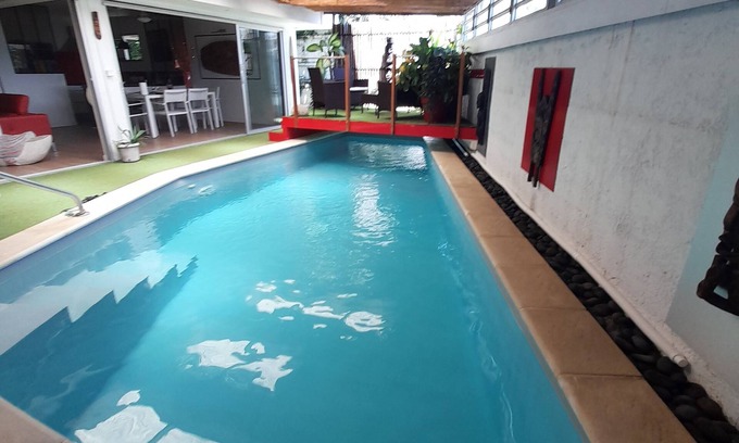 Noumea House | Quiet Retreat in the City Center with a Pool