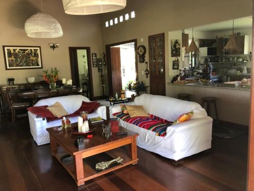 Centro House | Ideal Room Near Guarajuba with Ocean View & Breakfast