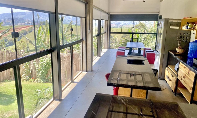 Cambui House | Cozy Private Room with Exclusive Bathroom Access