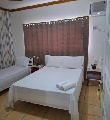 Alvorada House | Pet-Friendly Triple Room with En-Suite in Pousada & Restaurant