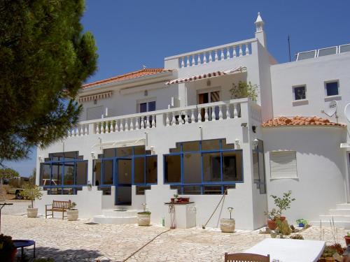 Vila Real Santo Antonio Hotel | Rooms with Breathtaking Views and Oceanfront Amenities