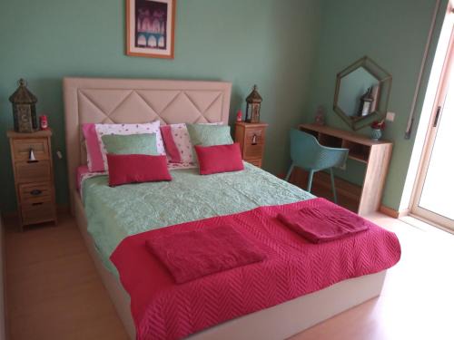 Batalha House | Cozy Rooms Near the Monastery with Inviting Hot Tub