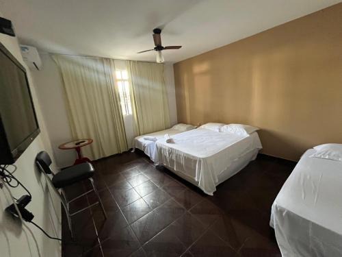 Goiania House | Quartos Quintal Bueno! Com ar, tv e internet no melhor bairro de Goiânia! Perto do Goiânia Shopping, Parque Areião Hospital Premium Mater Dei OVG Vaca Brava Marista Campo do Goiás!