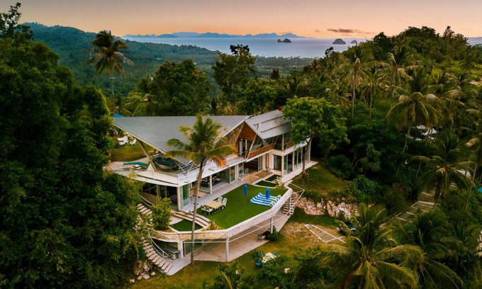 Thong Krut Villa | Quartz 5 BR: Breathtaking Ocean Views and Relaxing Amenities