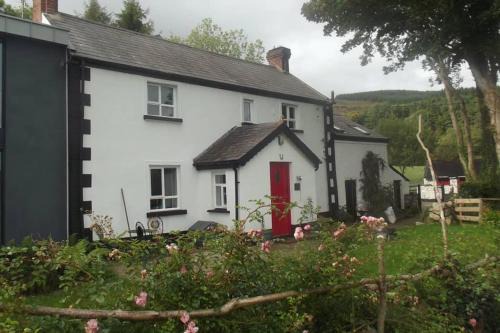 Cornamucklagh House | Scenic Quarvue Farmhouse with Breathtaking Mournes Views
