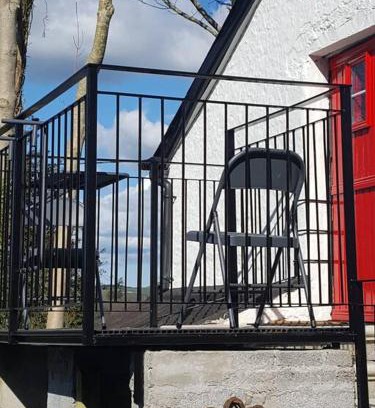 Cornamucklagh Apartment | Budget-Friendly Quarvue Loft with 9/10 Guest Ratings