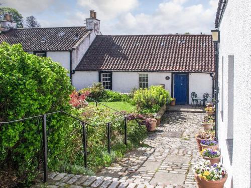 Cramond House | Quay Cottage: Child-Friendly Retreat with 9.5/10 Rating
