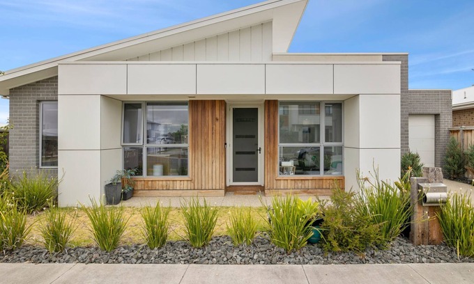 Torquay House | Welcoming Retreat with Spa & Hot Tub, Rated 10/10!