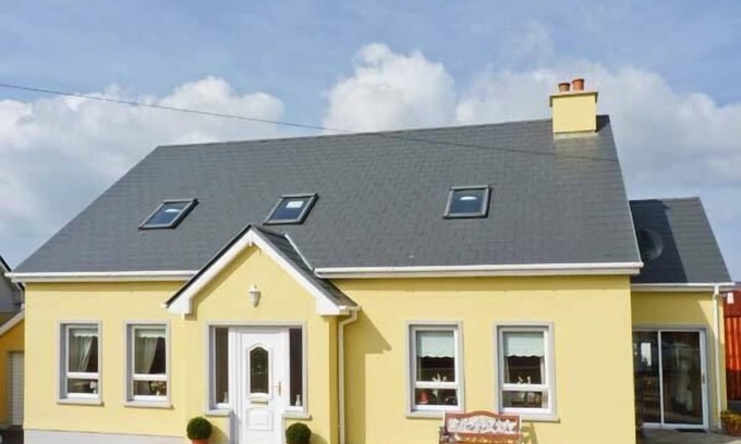 Dungloe House | Family-Friendly Quay Road Cottage in Dungloe, Donegal