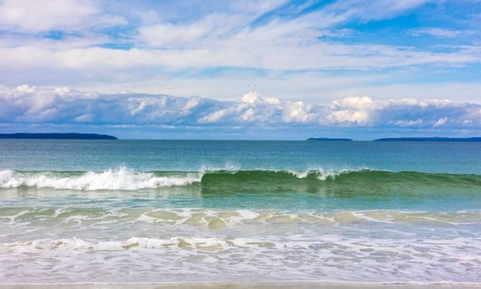 Callala Beach Cabin | Quay's Cabin: Cozy Ocean View Retreat for Two
