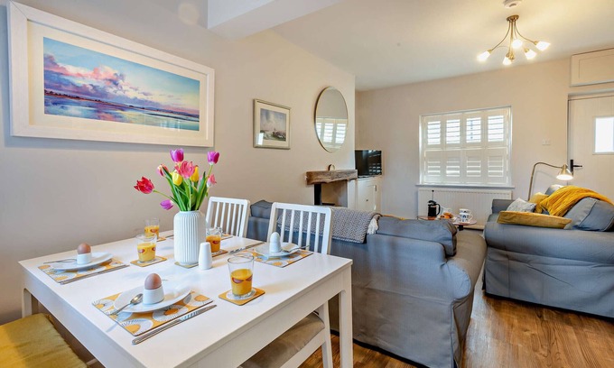 Wells-next-the-Sea House | Cozy Quay View Cottage: Family-Friendly Stay for 6
