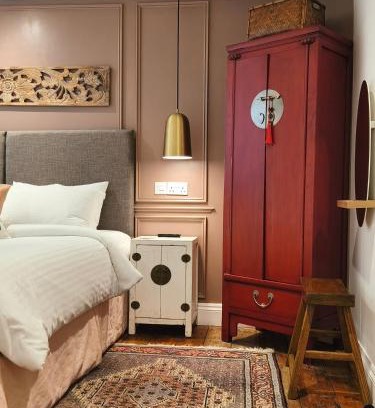 Mevagissey House | Welcoming Quayside: Family-Friendly Hotel Getaway