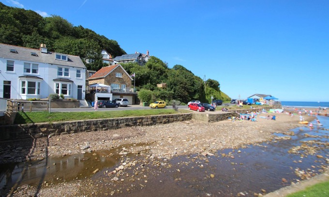 Sandsend Cottage | Pet-Friendly Quayside with Ocean View & Cozy Open Fire