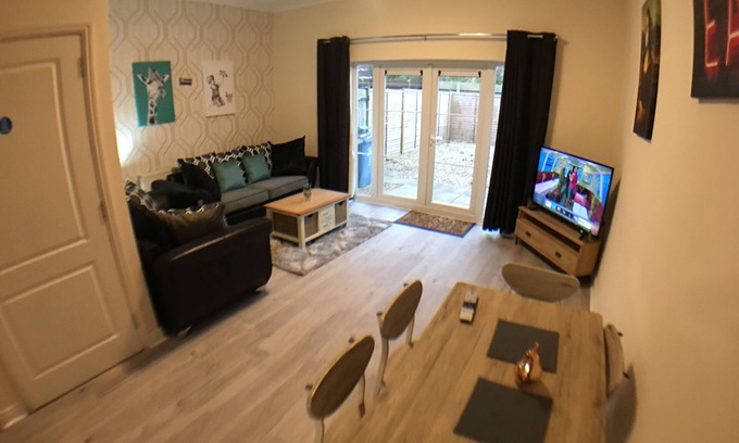 Frampton House | Quayside Properties: Family-Friendly Rooms with Breakfast