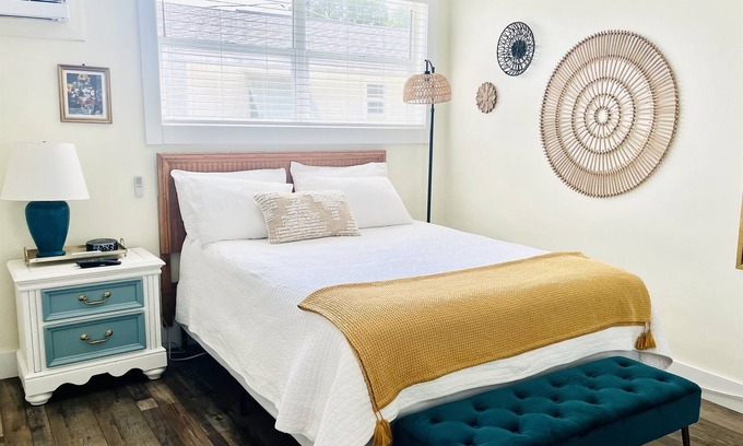 Safety Harbor Hotel | Vibrant Queen Studio by the Water in Safety Harbor