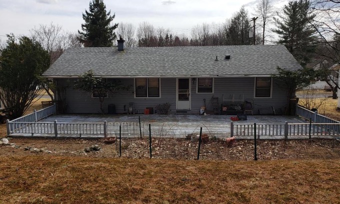 Monticello House | Comfortable Stay with Queen Beds, Free Wi-Fi & More!