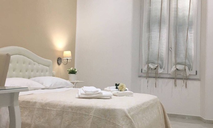 La Spezia Historic Centre House | Elegant Queen Chic Apartment with Family-Friendly Amenities