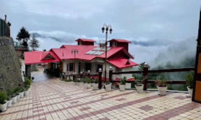Theog Resort | Family-Friendly Queen Himya Resort with Hot Tub in Kufri