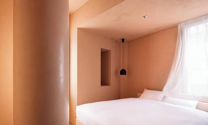 Nihonbashimuromachi Hotel | Queen Pin Boss Lady Room @ Tokyo Street Art Hotel