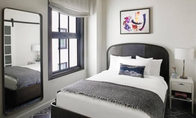 Downtown Los Angeles Hotel | Queen Room at Hotel Figueroa | Pet-friendly Stay w/Pool & Close to MOCA
