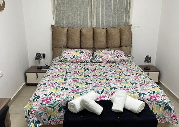 Majdal al-Shams Apartment | Elegant Queen's Apartment - 10/10 Guest Rated & Family-Friendly