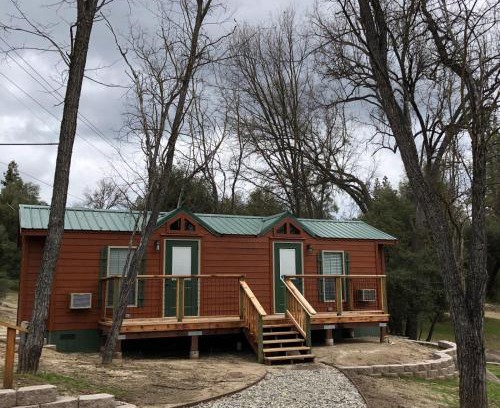 Oakhurst Hotel | Pet-Friendly Queen's Inn By The River: Rated 8.6/10