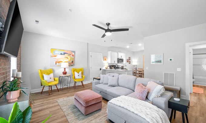 Clarksville Apartment | Queen's Quarters at "The Spot" (281 Liberty Pkwy)