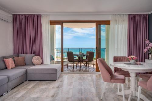 Balchik Apartment | Oceanfront Queen's View 14: Perfect for Families & Nature Lovers