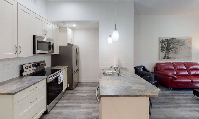 Hinton Apartment | Experience the Queen Suite at Creekstone - 10/10 Rated!