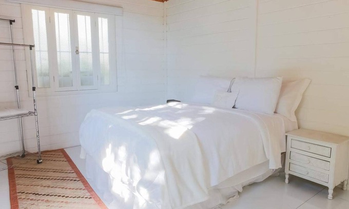 Sao Conrado Hotel | Elegant Queen Suite with Ocean View and Spa Amenities
