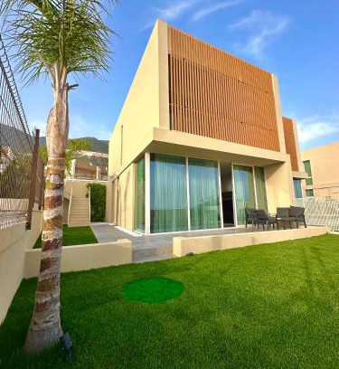 Jala Villa | Discover Queens Luxury Vila 111B: Family-Friendly Retreat