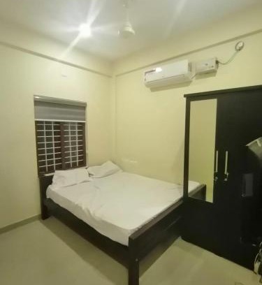 Kodungallur Apartment | Budget-Friendly Queens Residency: Breakfast & Family Comfort