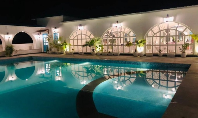 Udaipur District Resort | Experience Queen’s Town: 6-Bedroom Villa by Fatehsagar Lake