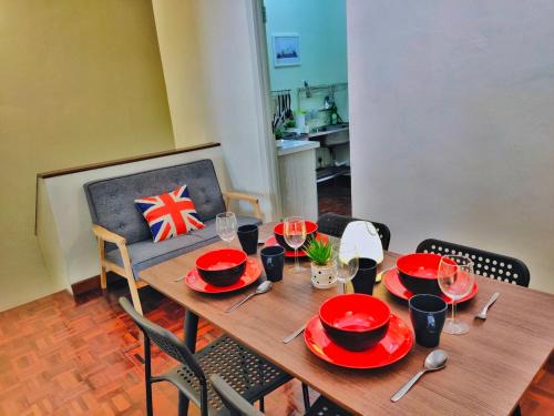 Kampung Sungai Nibong House | Queensbay Mall, Up to 6 Pax, 3 Bedrooms, 2 Bathrooms, 1 Car Park by Star Home