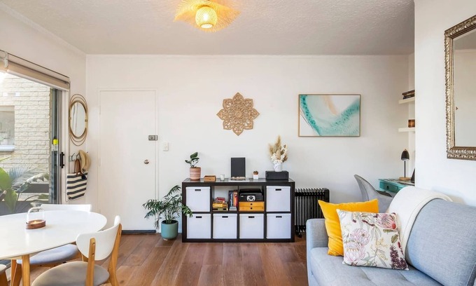 Queenscliff Apartment | Queenscliff Beach Pad: Family-Friendly Retreat by the Sea