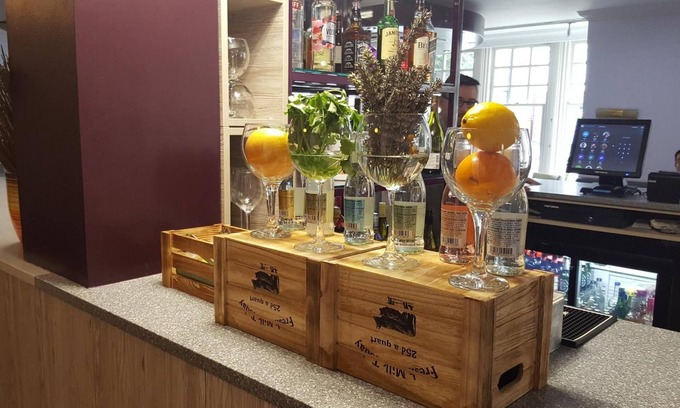 Peterborough Hotel | Discover Queensgate Hotel: Cozy Stay with Breakfast & Dining