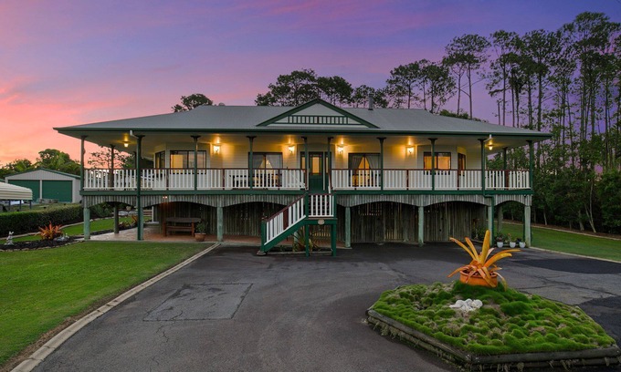 Urraween House | Relax at Queenslander on Madsen with Oceanfront Views