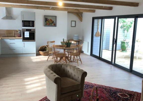 Honfleur Apartment | Discover Honfleur: Pet-Friendly Stay with Perfect Ratings