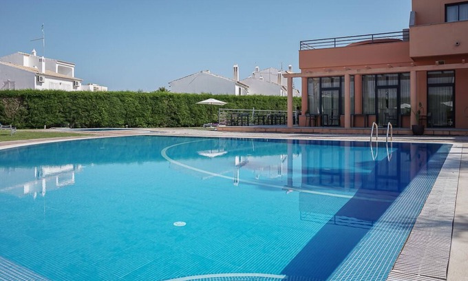 Vilamoura Villa | Relax at Quentao Green Villa with Pool & Pet-Friendly Perks