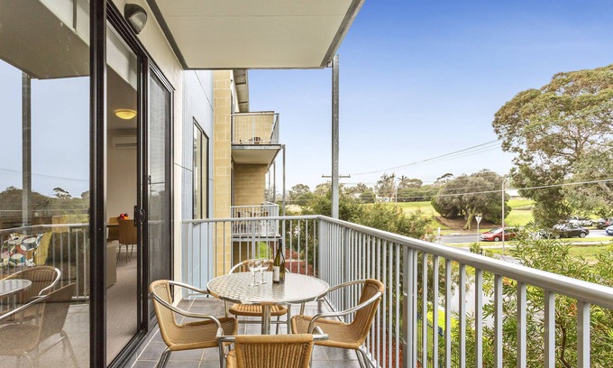 Frankston Apartment | Relaxing Quest Frankston: Poolside Ocean Views Await