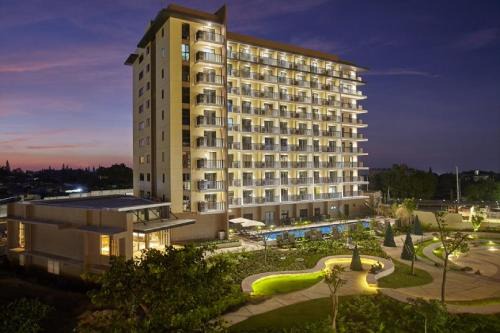 Silang Junction South Hotel | Experience Comfort at Quest Hotel Tagaytay with Ocean Views