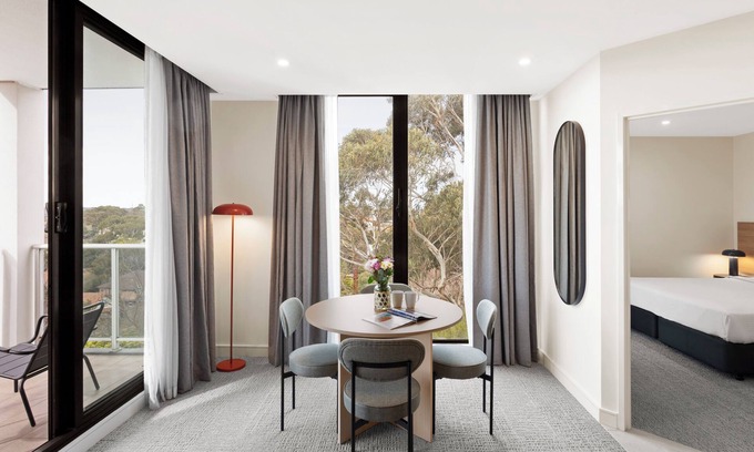 Ivanhoe Apartment | Pet-Friendly Quest Ivanhoe with Spa & Kitchen Amenities
