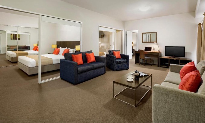 Mildura Central Business District Apartment | Inviting Quest Mildura: Oceanfront Escape with Pool Access