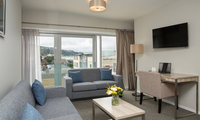 Petone Hotel | Inviting Quest Petone: 4-Star Stay with Family-Friendly Perks